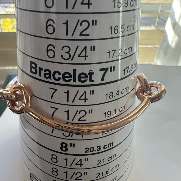 Elegant Rose Gold Knot Bracelet - Picture 8 of 8